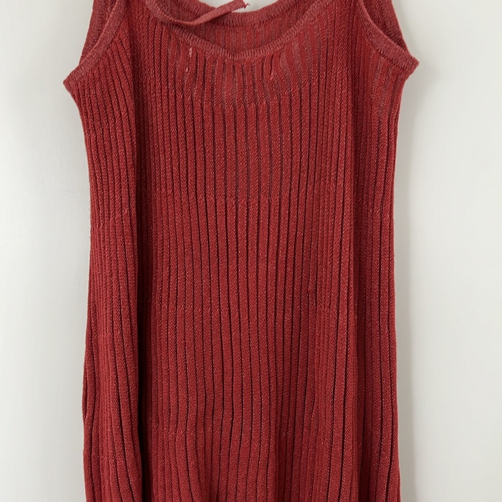 Red Tank - Picture 5 of 6